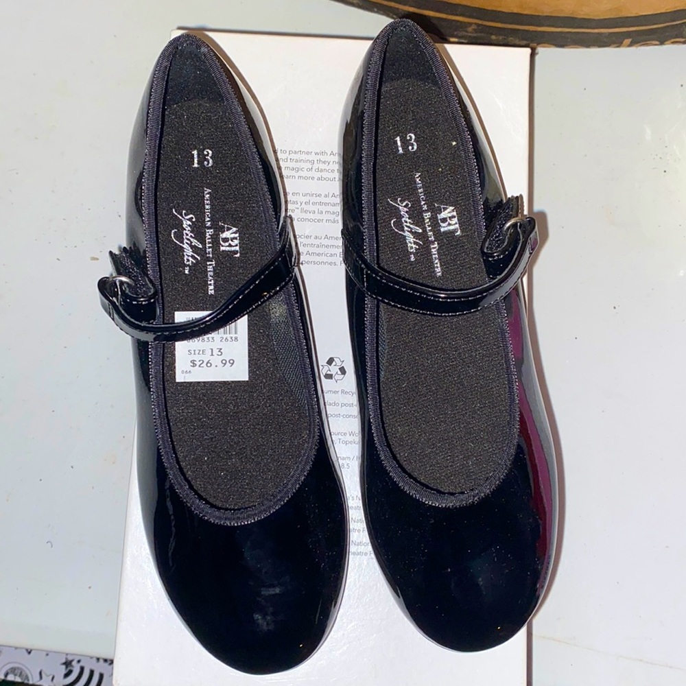 Girls size 10.5 / 11.5 / 1.5 /13 or 13.5 or 3  or 3.5 black tap shoes